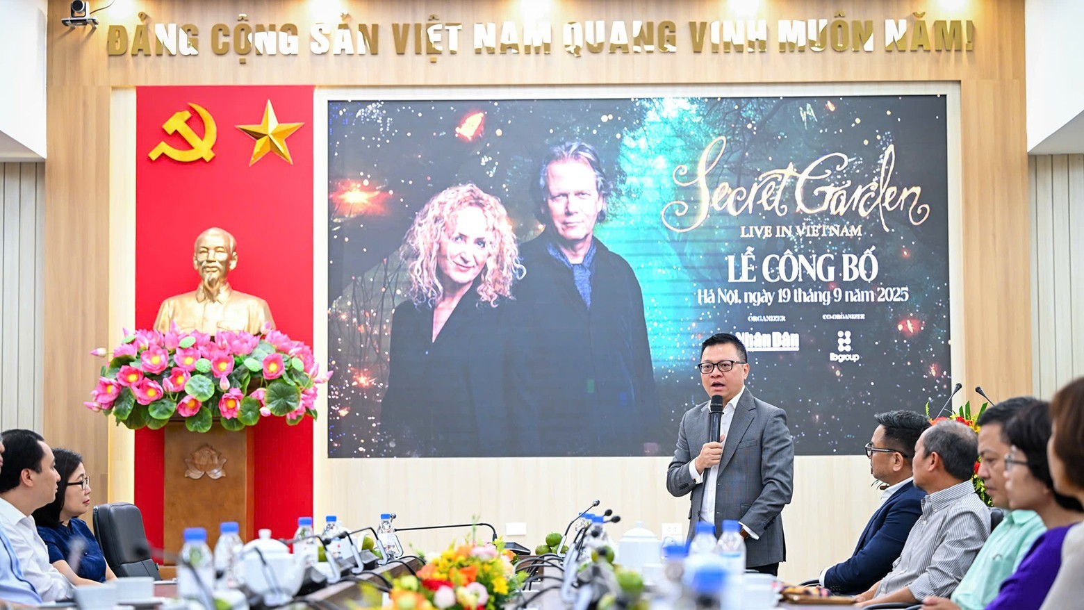 Lần đầu tiên Secret Garden biểu diễn tại Việt Nam trong khuôn khổ dự án Good Morning Vietnam