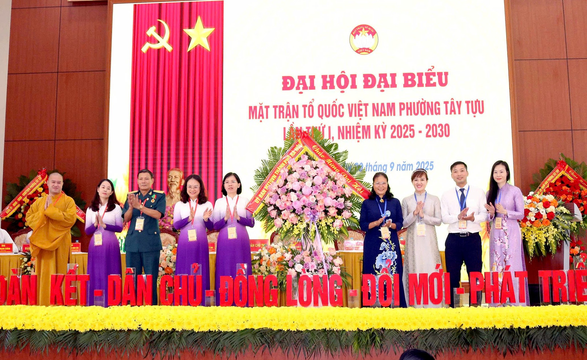 Khơi dậy sức dân, xây dựng phường Tây Tựu giàu đẹp, văn minh Khơi dậy sức dân, xây dựng phường Tây Tựu giàu đẹp, văn minh