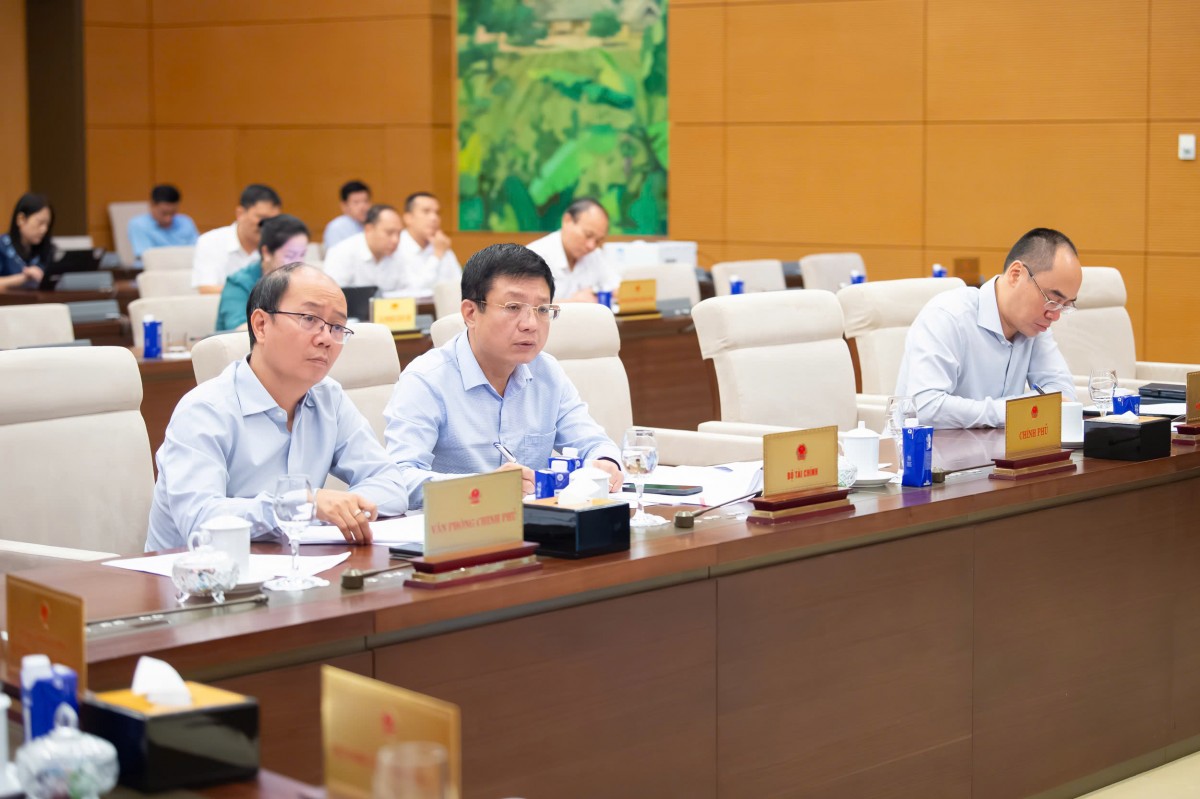 Khuyến khích và bảo vệ người cung cấp thông tin, đấu tranh chống lãng phí Khuyến khích và bảo vệ người cung cấp thông tin, đấu tranh chống lãng phí