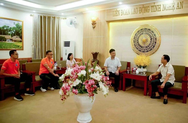 Tập đoàn Hoa Lợi làm việc với LĐLĐ tỉnh Nghệ An về phối hợp chăm lo cho người lao động Tập đoàn Hoa Lợi làm việc với LĐLĐ tỉnh Nghệ An về phối hợp chăm lo cho người lao động