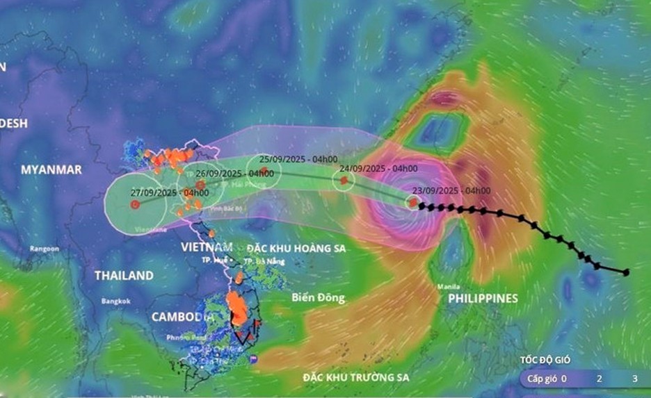 Tin bão mới nhất: Siêu bão Ragasa duy trì cấp 17 ở Bắc Biển Đông, biển động dữ dội, sóng biển cao trên 10m