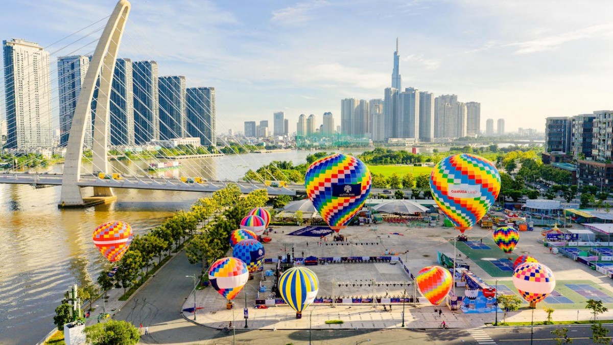 Hàng trăm nghìn người dân TP.HCM tham dự Lễ hội khinh khí cầu Eaton Park Skyward