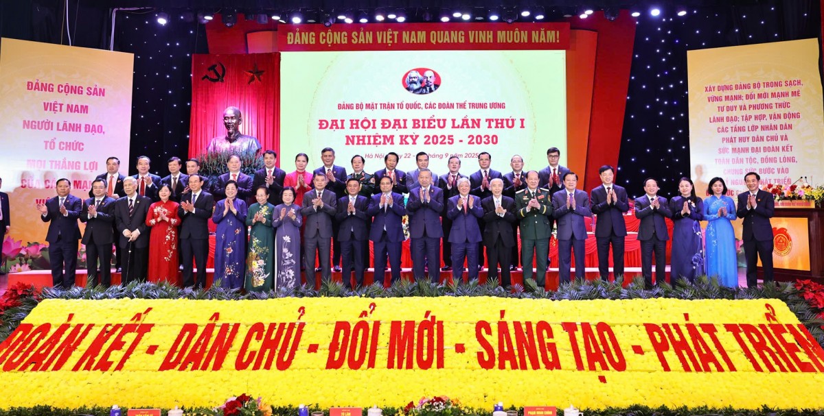 Quyết tâm thực hiện thắng lợi Nghị quyết Đại hội Đảng bộ MTTQ, các đoàn thể Trung ương lần thứ nhất