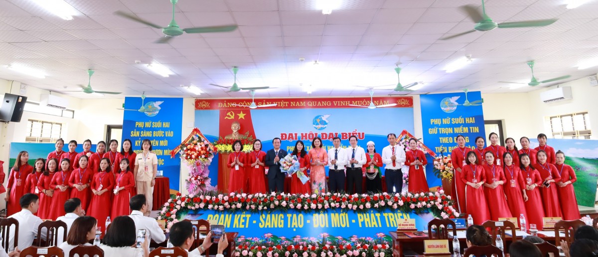 Phụ nữ Suối Hai tiên phong xây dựng quê hương giàu đẹp, văn minh