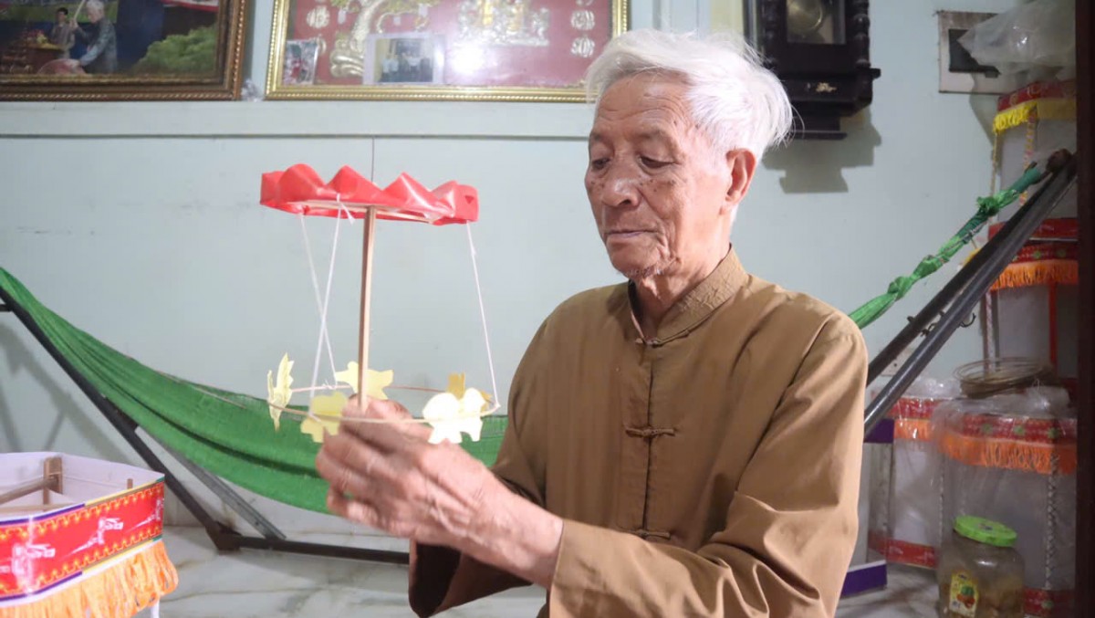 Nghệ nhân níu giữ vòng quay ký ức Trung thu