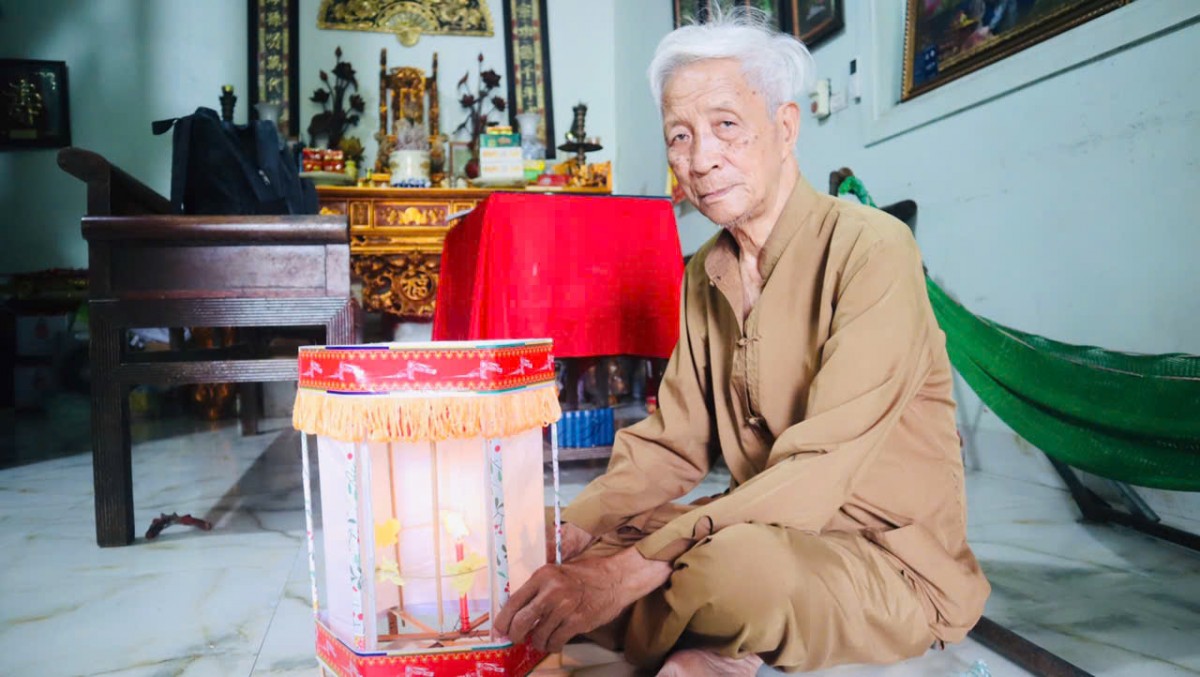 Nghệ nhân níu giữ vòng quay ký ức Trung thu