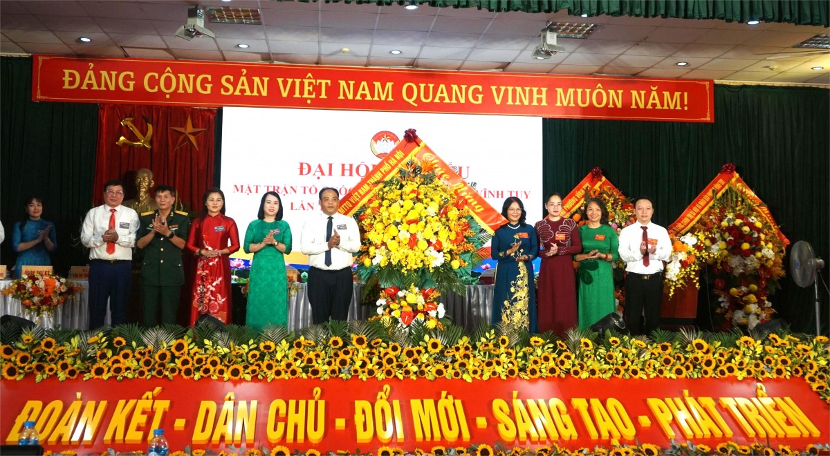Khẳng định vai trò nòng cốt trong khối đại đoàn kết toàn dân Khẳng định vai trò nòng cốt trong khối đại đoàn kết toàn dân