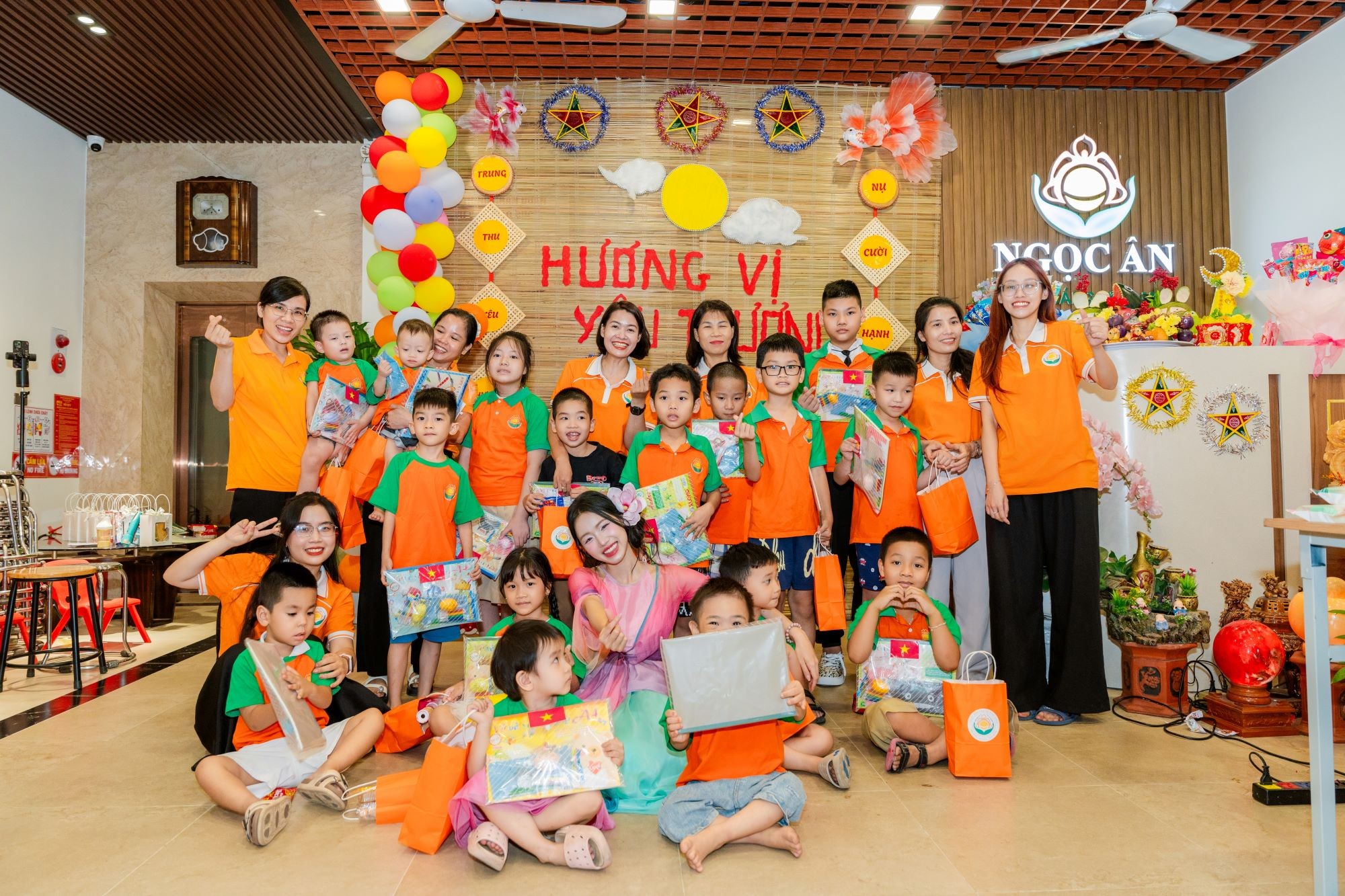 Mang mùa trăng ấm áp đến với con đoàn viên và người lao động