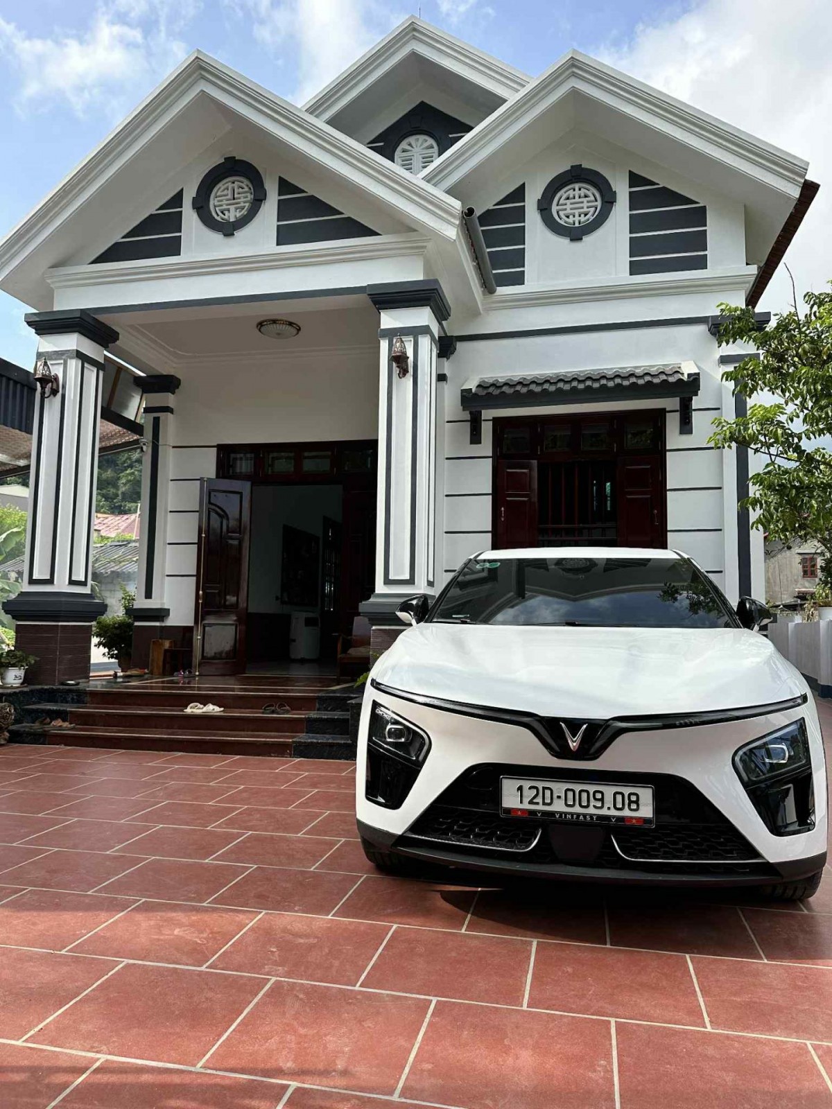 Hài lòng với công nghệ, thiết kế, cảm giác lái, chủ xe VF 7 kể chuyện trở thành “đại sứ” cho xe điện VinFast Hài lòng với công nghệ, thiết kế, cảm giác lái, chủ xe VF 7 kể chuyện trở thành “đại sứ” cho xe điện VinFast