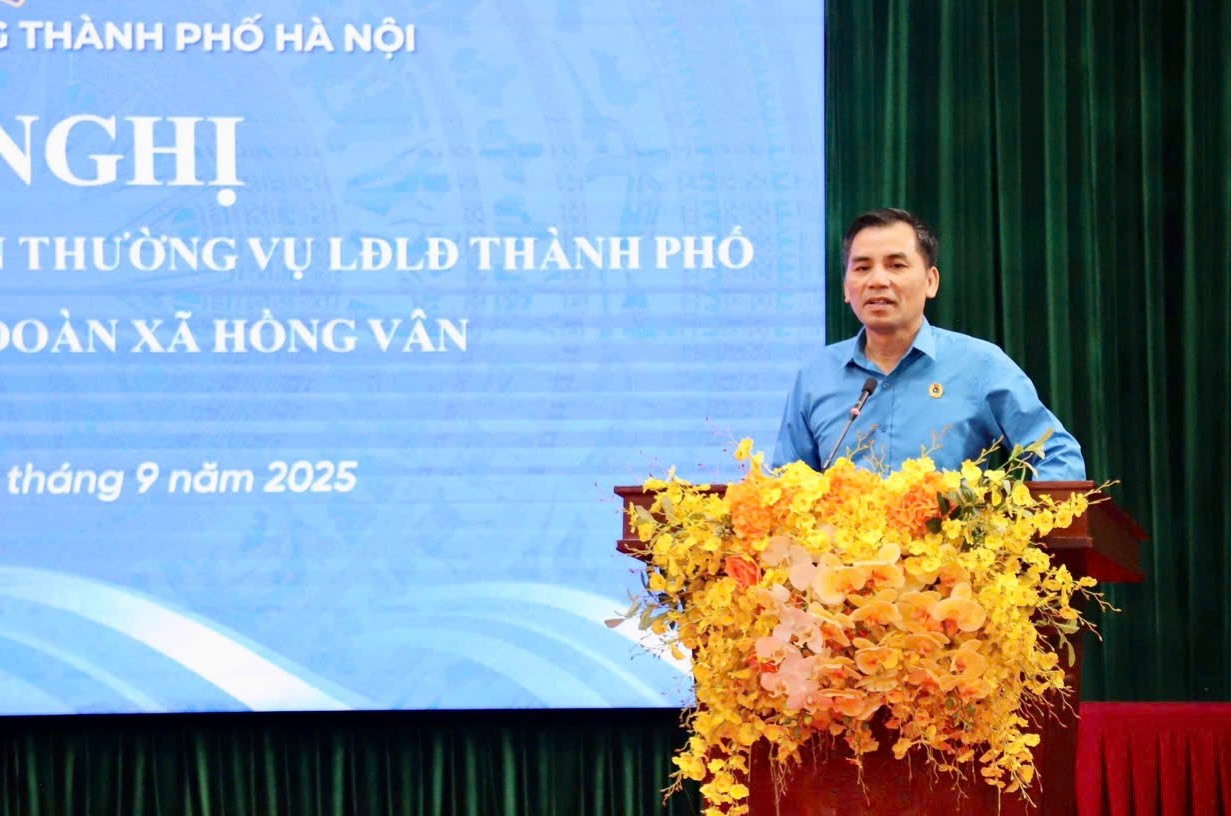 Liên đoàn Lao động thành phố Hà Nội trao quyết định thành lập Công đoàn xã Hồng Vân