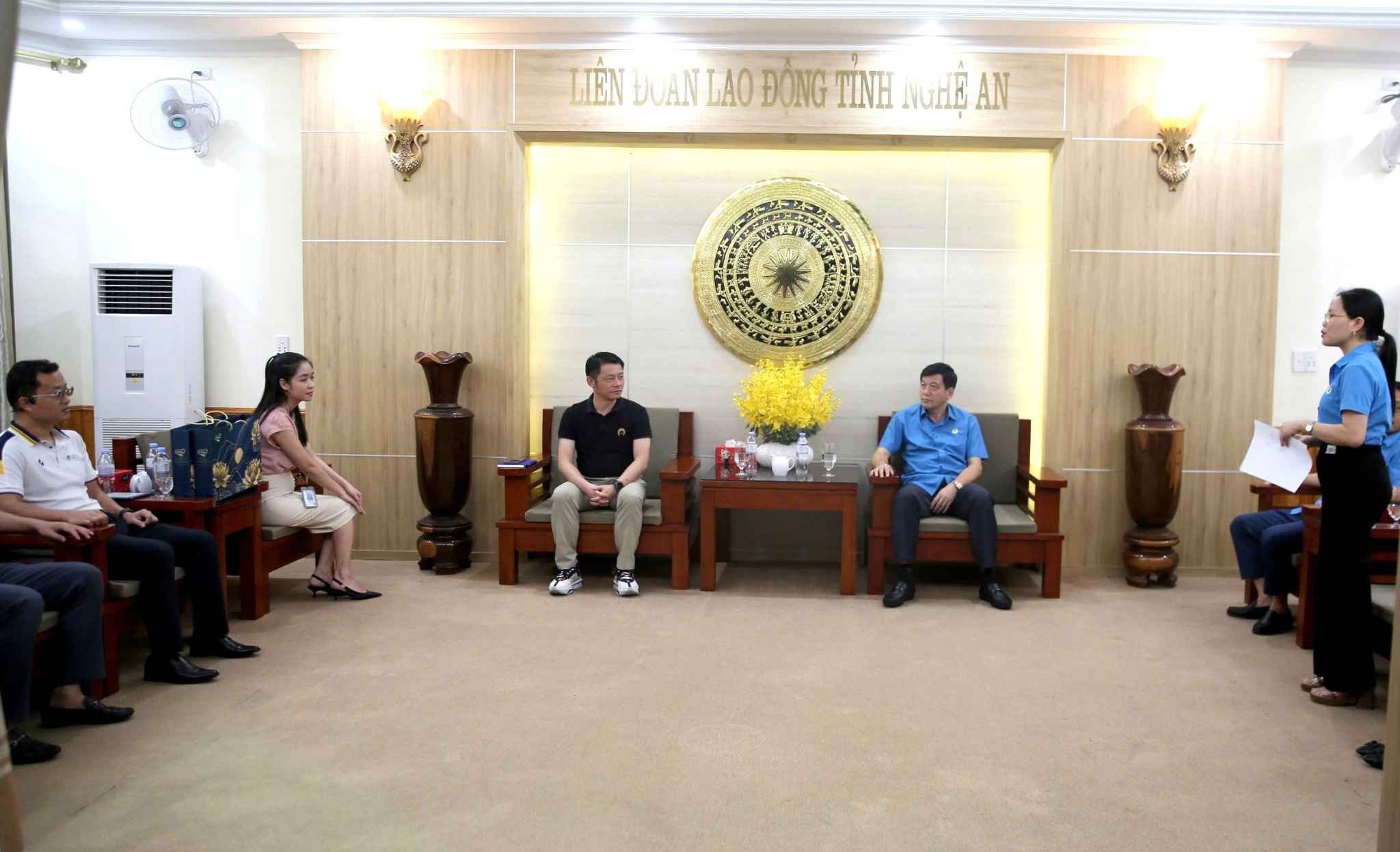 Liên đoàn Lao động Nghệ An Họp với Luxshare-ICT: Tăng cường Phúc lợi và Ổn định Quan hệ Lao động