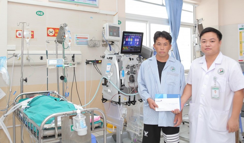 Bệnh nhi 5 tháng tuổi hồi sinh sau 13 ngày lọc máu liên tục