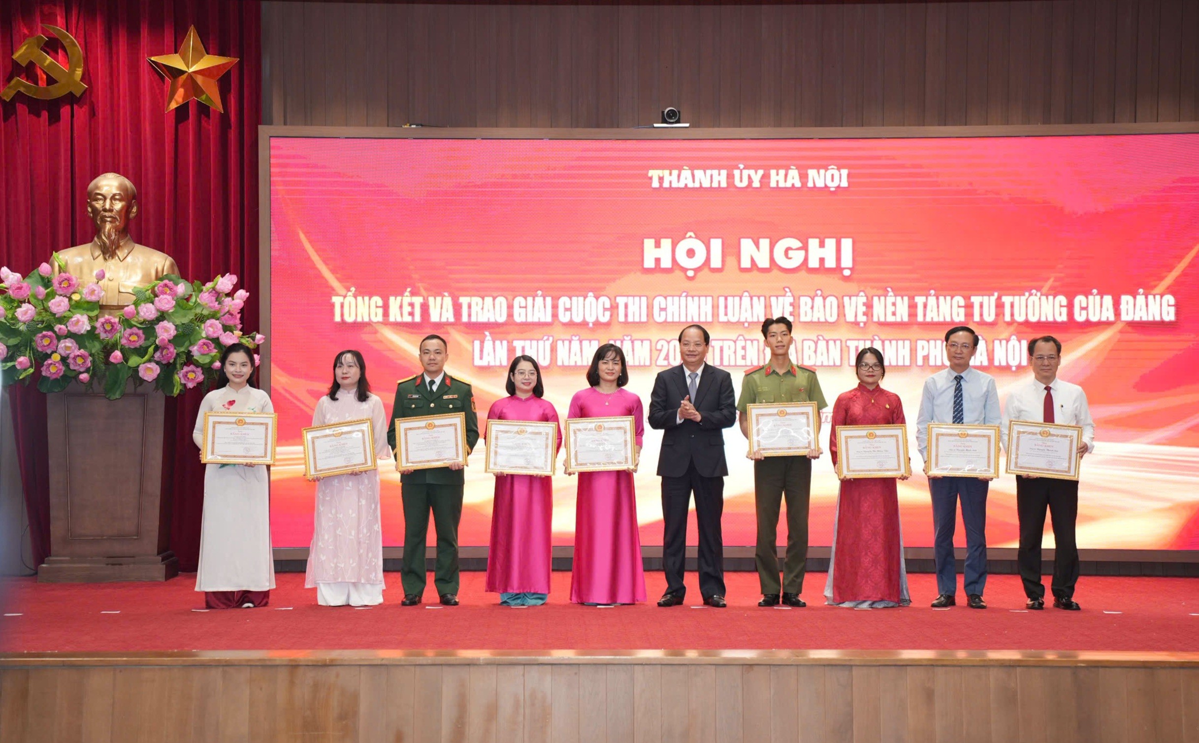 Khen thưởng 99 tác phẩm đạt giải Cuộc thi chính luận bảo vệ nền tảng tư tưởng của Đảng lần thứ Năm