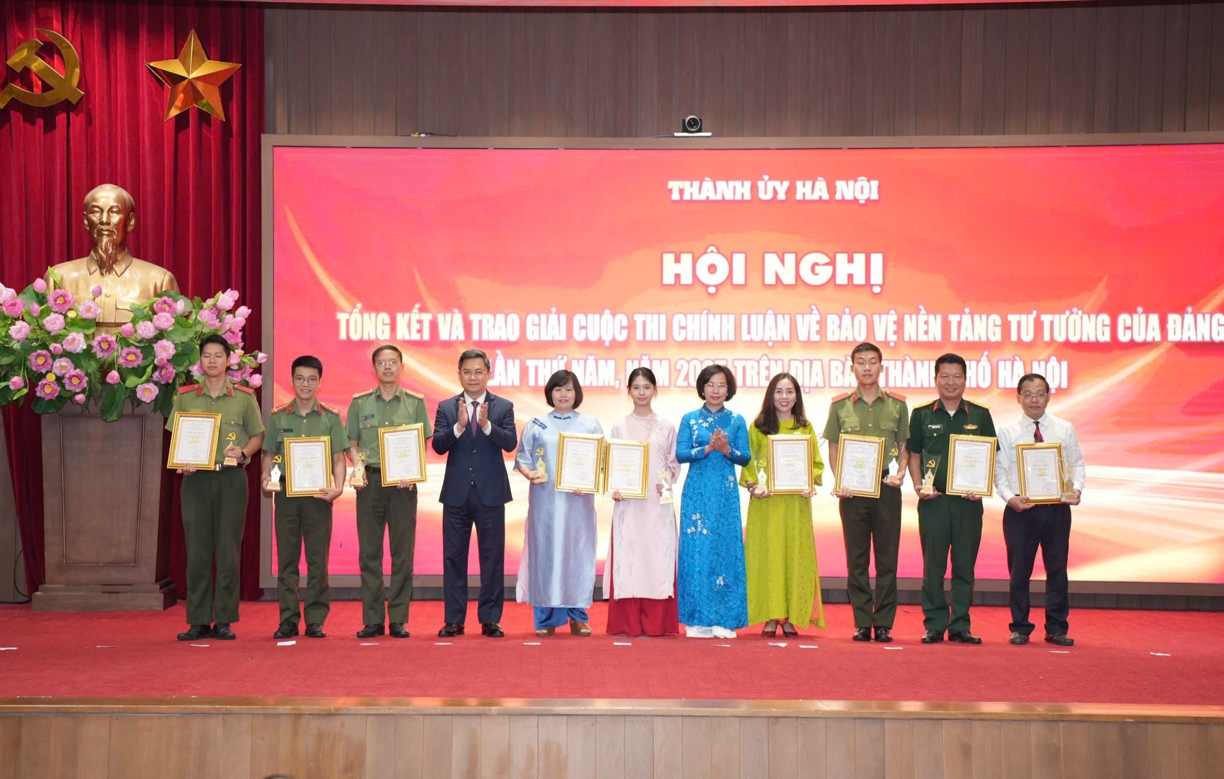 Khen thưởng 99 tác phẩm đạt giải Cuộc thi chính luận bảo vệ nền tảng tư tưởng của Đảng lần thứ Năm