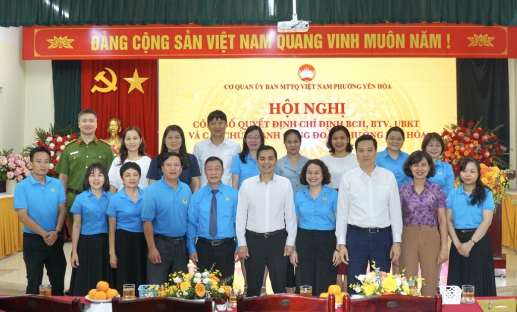 Công bố quyết định thành lập Công đoàn phường Yên Hòa Công bố quyết định thành lập Công đoàn phường Yên Hòa
