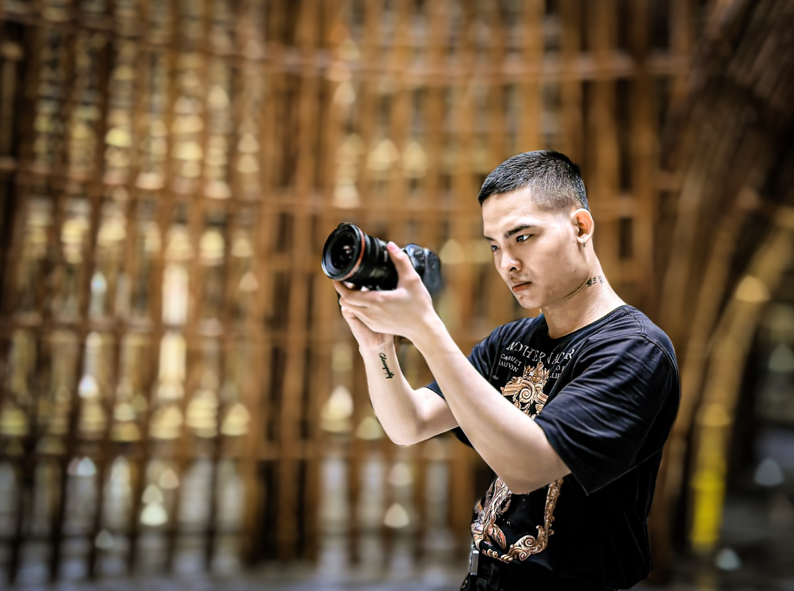 Đạo diễn trẻ Phạm Vĩnh Khương gây chú ý với MV ứng dụng công nghệ AI Đạo diễn trẻ Phạm Vĩnh Khương gây chú ý với MV ứng dụng công nghệ AI