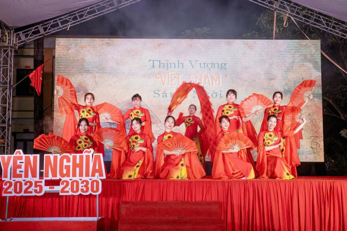 Sôi nổi chương trình văn nghệ chào mừng thành công Đại hội MTTQ phường Yên Nghĩa