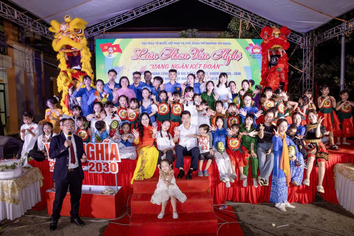 Sôi nổi chương trình văn nghệ chào mừng thành công Đại hội MTTQ phường Yên Nghĩa