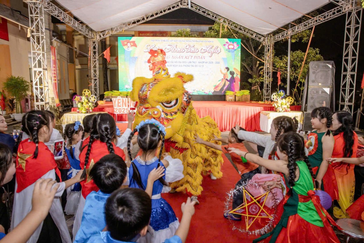 Sôi nổi chương trình văn nghệ chào mừng thành công Đại hội MTTQ phường Yên Nghĩa