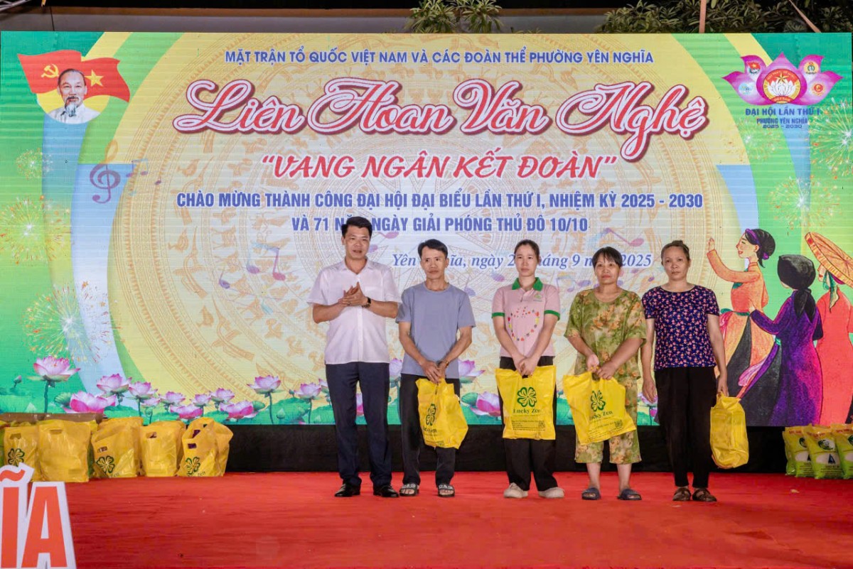 Sôi nổi chương trình văn nghệ chào mừng thành công Đại hội MTTQ phường Yên Nghĩa