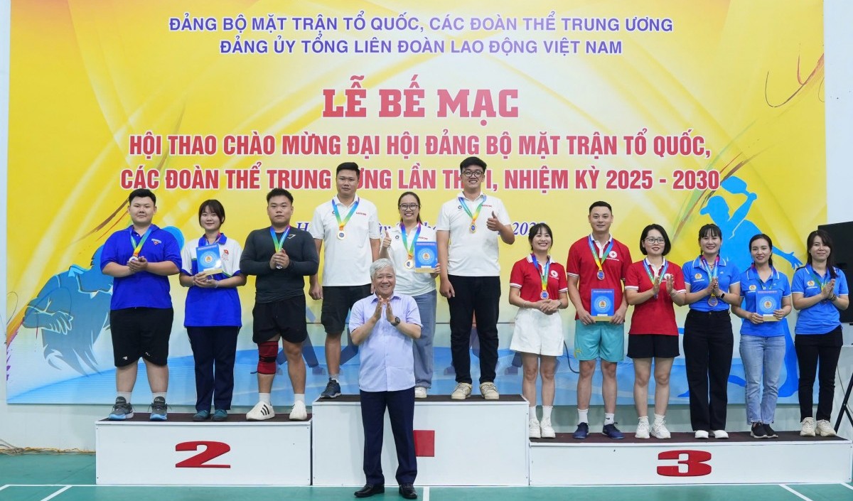 Bế mạc Hội thao chào mừng Đại hội Đảng bộ MTTQ, các đoàn thể Trung ương