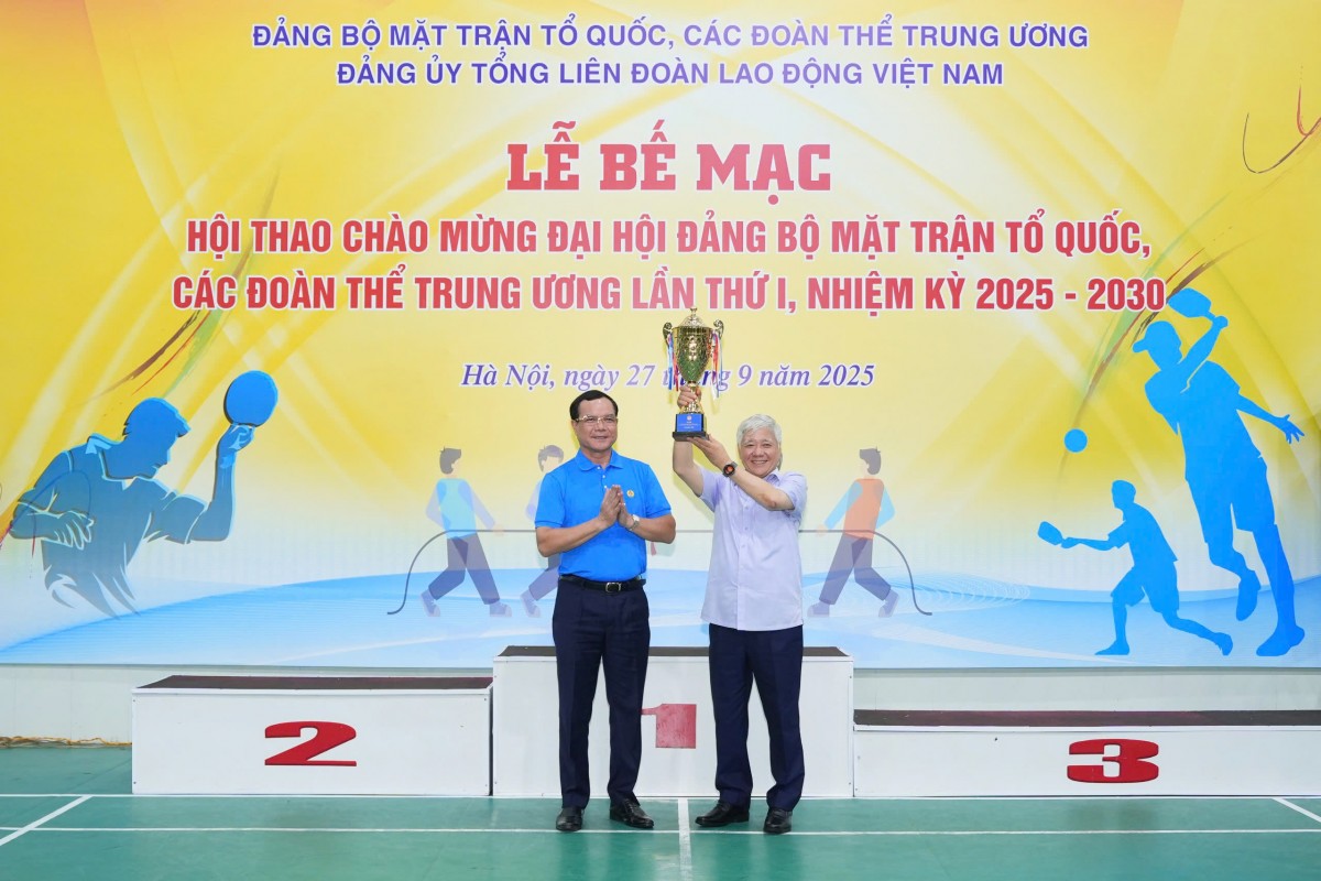 Bế mạc Hội thao chào mừng Đại hội Đảng bộ MTTQ, các đoàn thể Trung ương