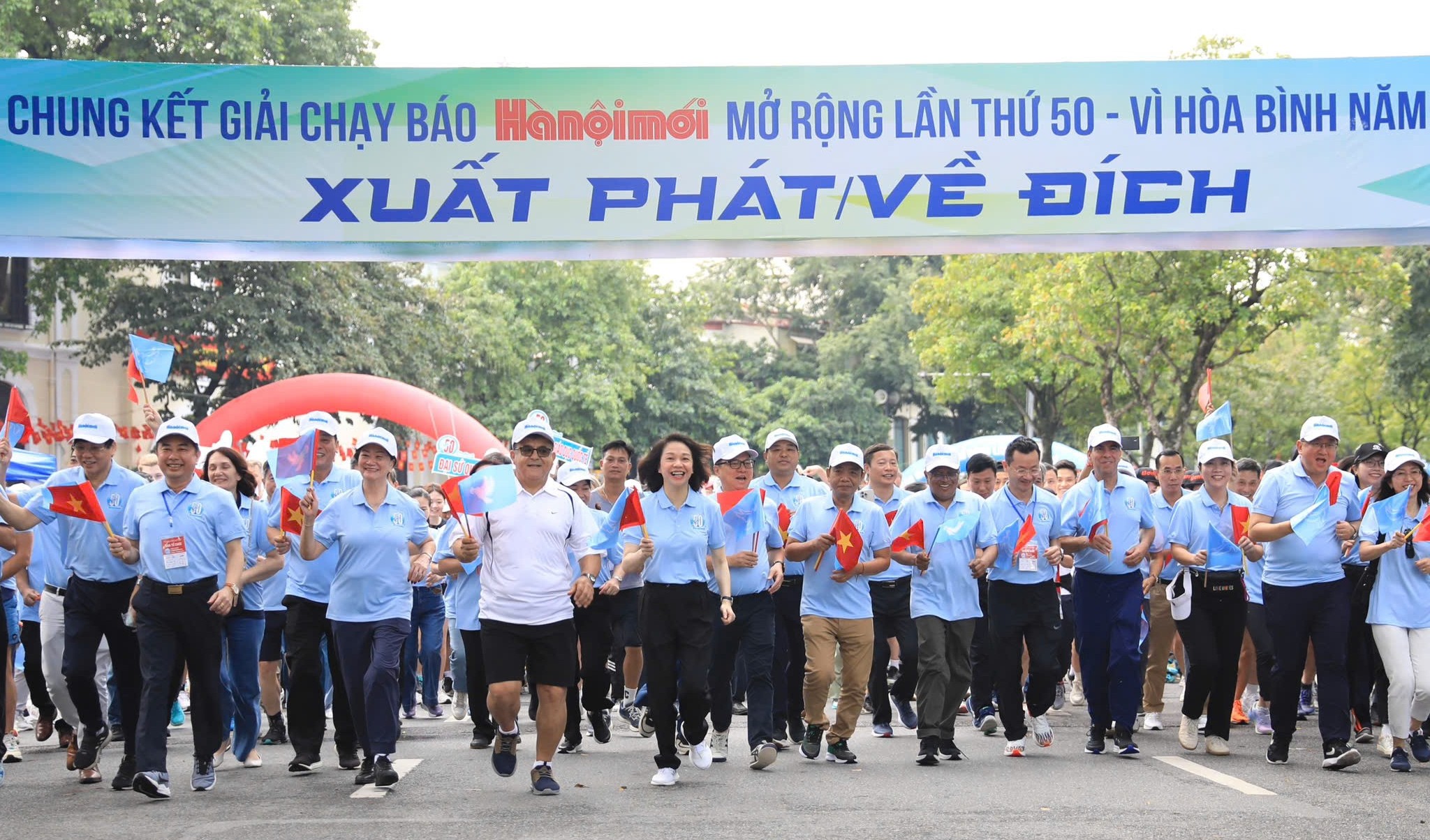 Sôi động chung kết Giải chạy Báo Hànộimới mở rộng lần thứ 50 - Vì hòa bình năm 2025