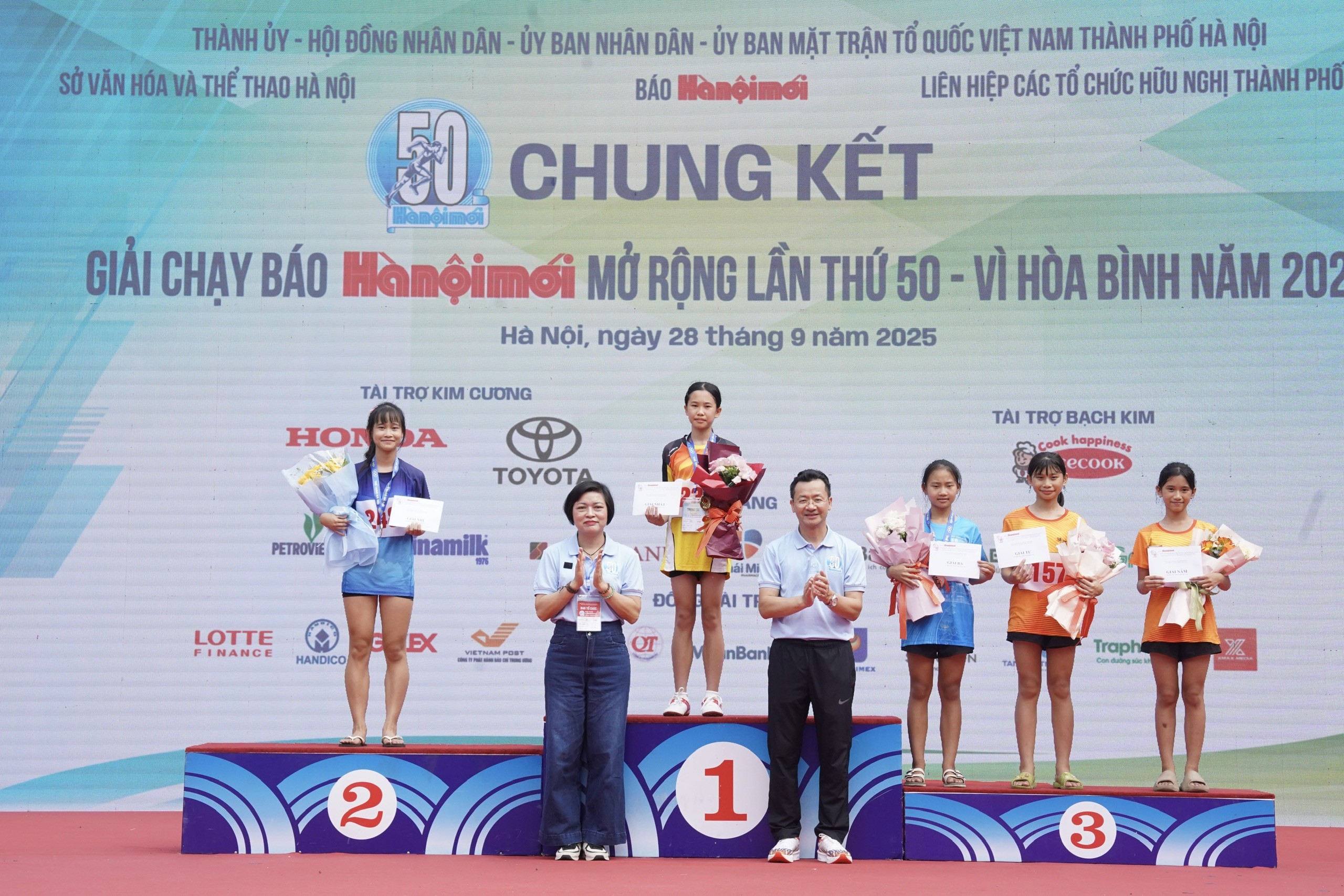 Sôi động chung kết Giải chạy Báo Hànộimới mở rộng lần thứ 50 - Vì hòa bình năm 2025