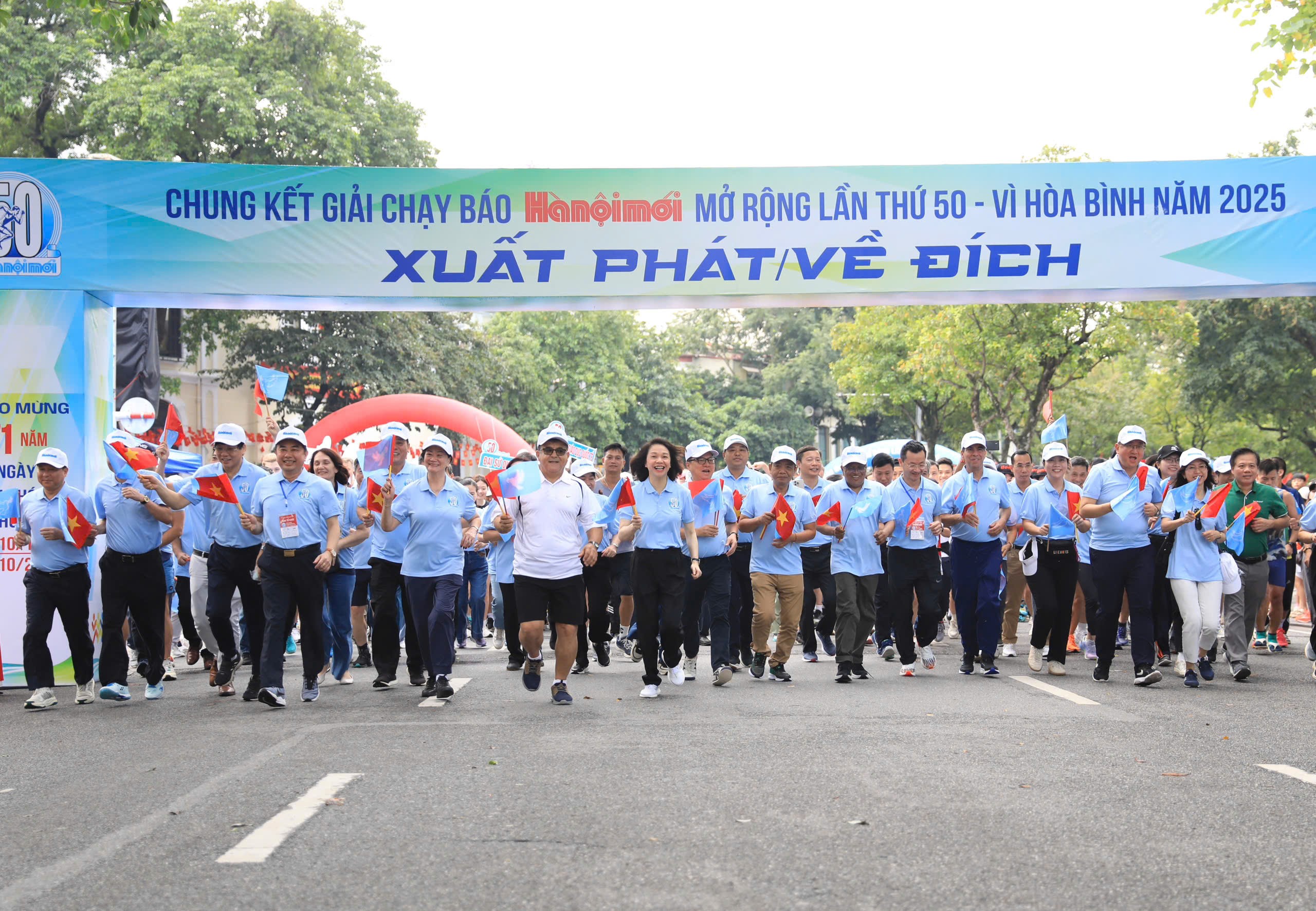 Sôi động chung kết Giải chạy Báo Hànộimới mở rộng lần thứ 50 - Vì hòa bình năm 2025