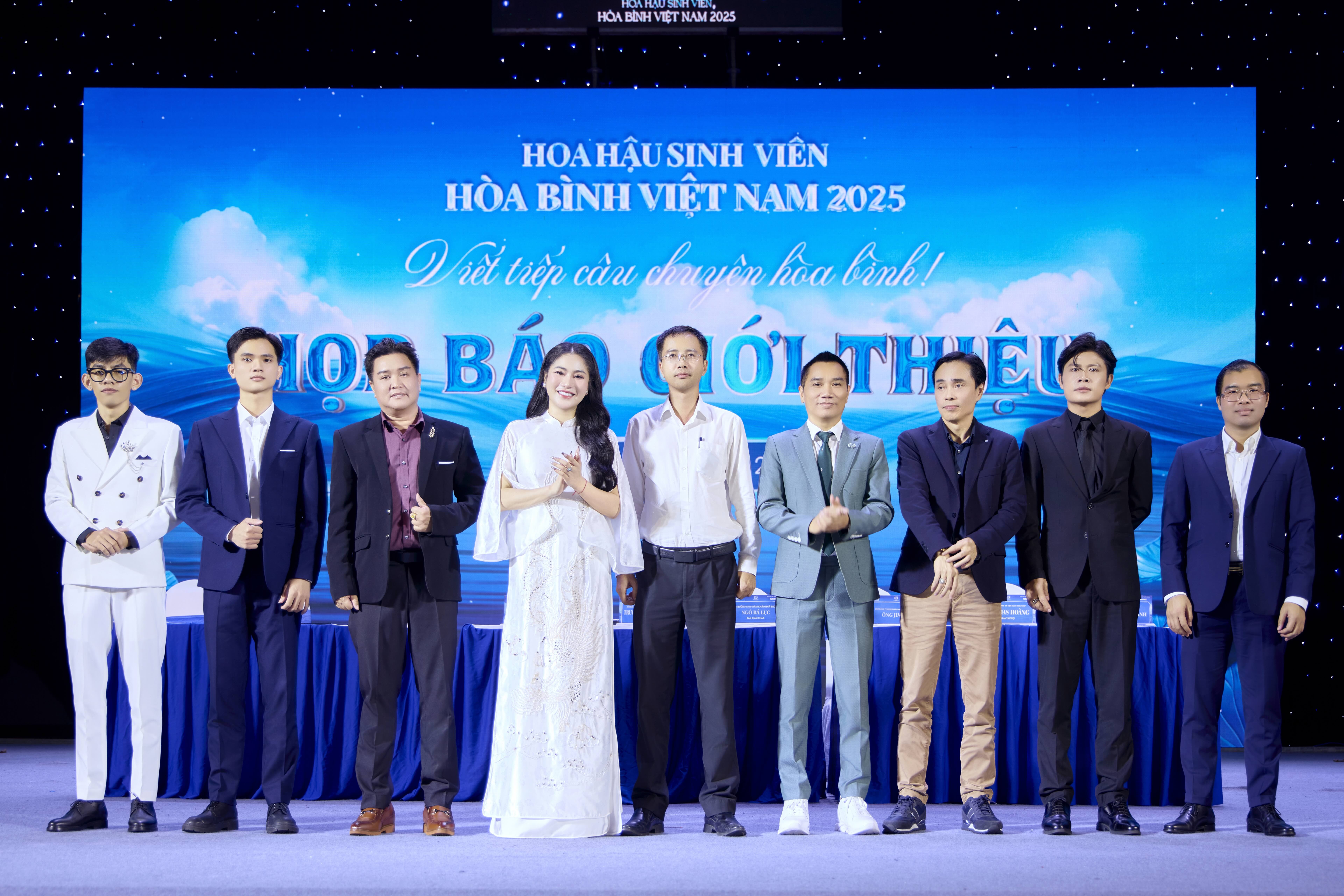 Hoa hậu Sinh viên Hòa bình Việt Nam sẽ nhận tổng giải thưởng 2 tỷ đồng Hoa hậu Sinh viên Hòa bình Việt Nam sẽ nhận tổng giải thưởng 2 tỷ đồng