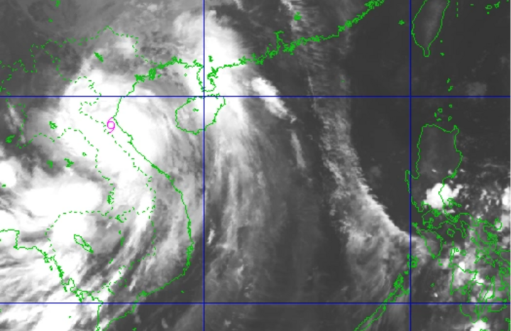 Tin bão mới nhất: Bão số 10 Bualoi đổ bộ Nghệ An - Hà Tĩnh, gió giật cấp 12