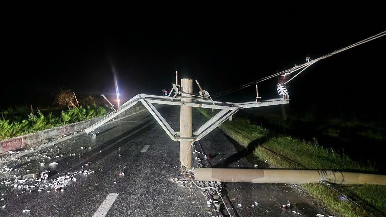 Nghệ An - Hà Tĩnh: Thức trắng đêm trực chống bão Nghệ An - Hà Tĩnh: Thức trắng đêm trực chống bão