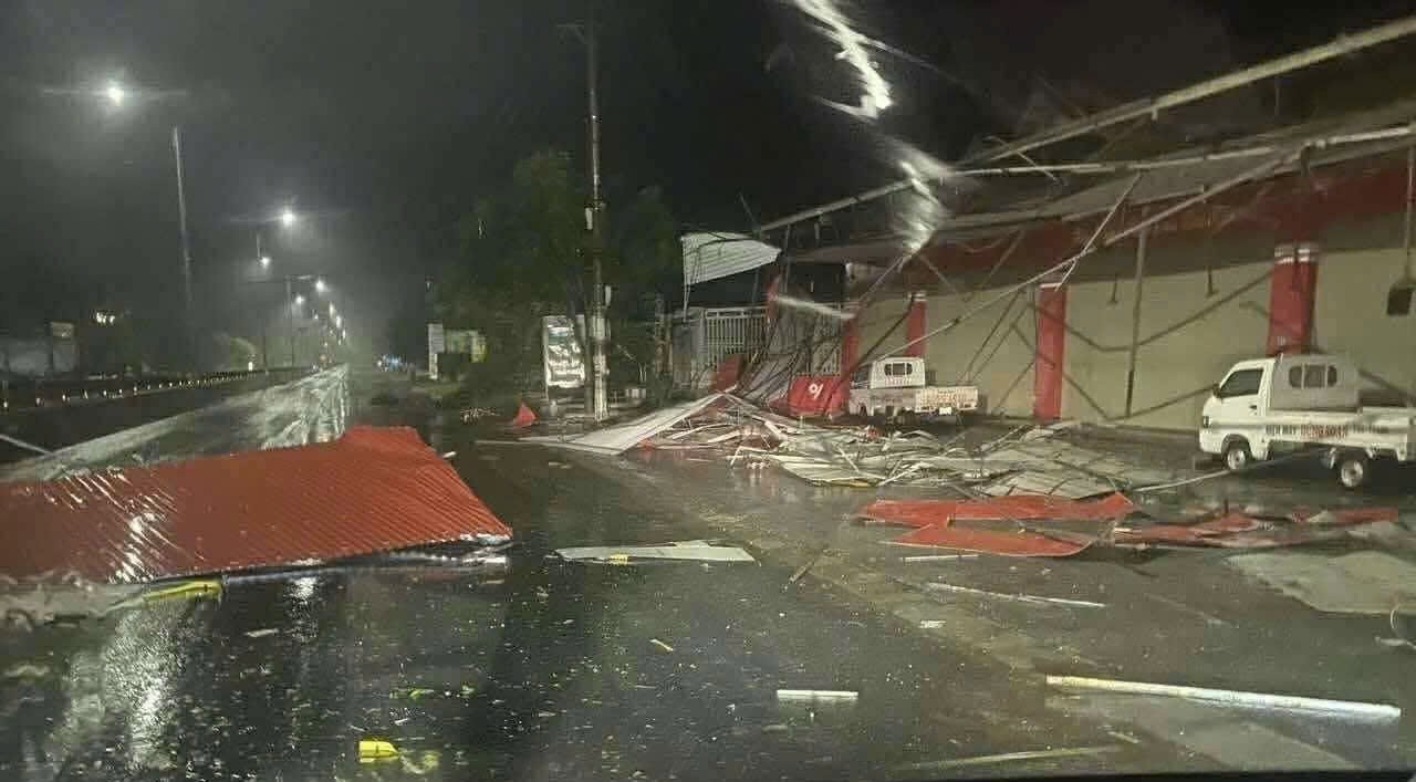 Nghệ An - Hà Tĩnh: Thức trắng đêm trực chống bão Nghệ An - Hà Tĩnh: Thức trắng đêm trực chống bão