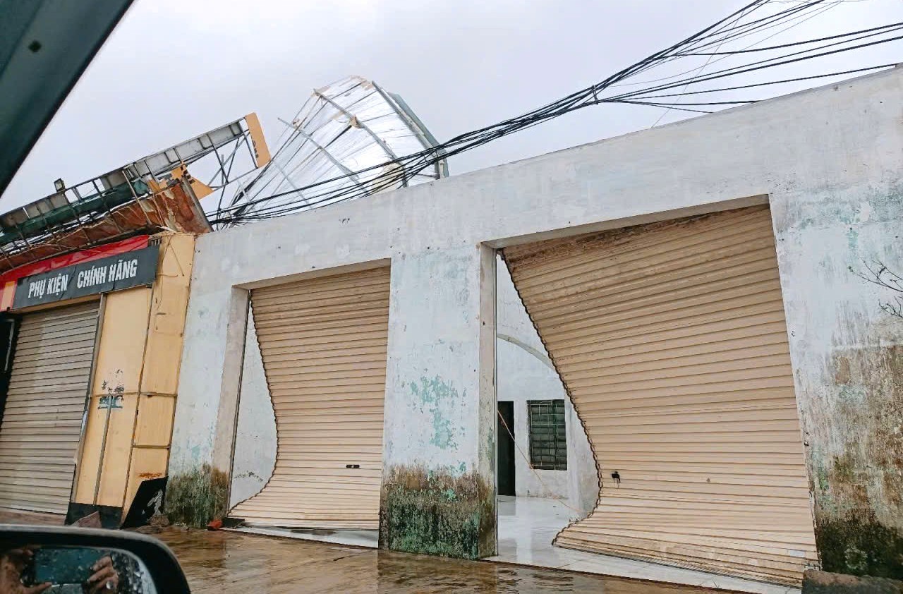 Nghệ An thiệt hại nặng nề sau bão số 10 Nghệ An thiệt hại nặng nề sau bão số 10