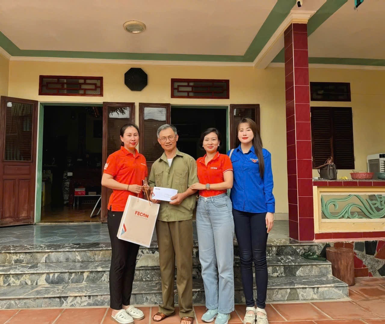 Chăm lo người lao động bằng nghĩa cử cao đẹp