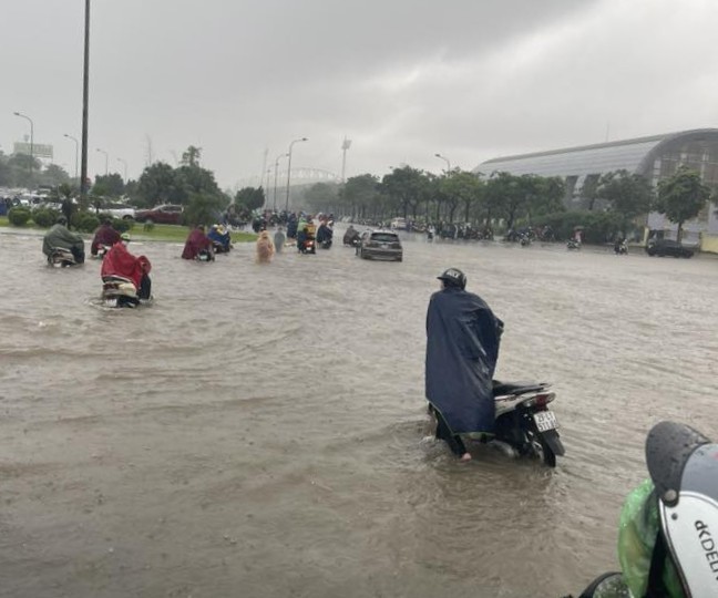 Hà Nội chủ động ứng phó, khẩn trương khắc phục hậu quả cơn bão số 10