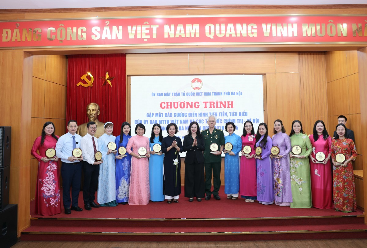 Ủy ban MTTQ Việt Nam thành phố Hà Nội tôn vinh 80 điển hình tiên tiến giai đoạn 2020 - 2025