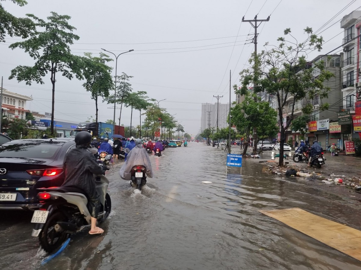 Dự báo thời tiết Hà Nội ngày 13/10: Có mưa rào và dông rải rác