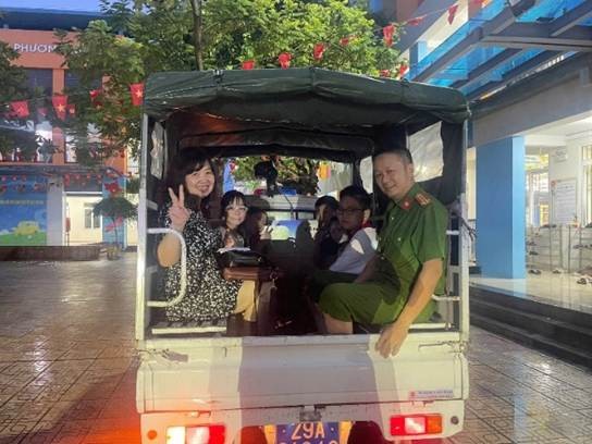 Công an Hà Nội đồng hành cùng nhân dân ứng phó thiên tai Công an Hà Nội đồng hành cùng nhân dân ứng phó thiên tai