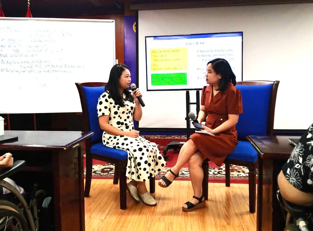 Người phụ nữ mang “trái tim hồng”