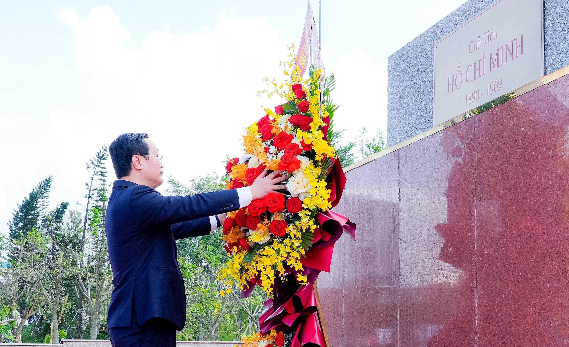 500 đại biểu tham dự Đại hội Đảng bộ tỉnh Nghệ An lần thứ XX 500 đại biểu tham dự Đại hội Đảng bộ tỉnh Nghệ An lần thứ XX