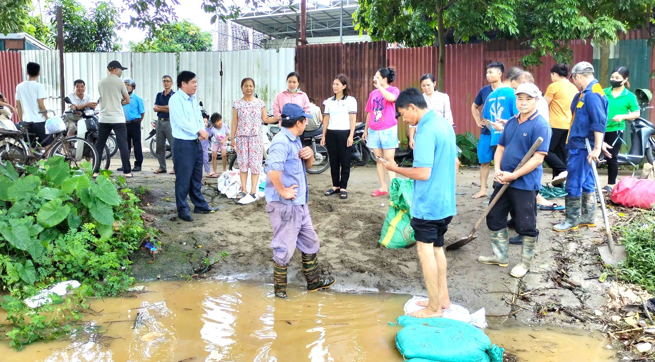 Nam Phù: Mặt trận sát cánh cùng chính quyền và Nhân dân ứng phó bão số 10 Nam Phù: Mặt trận sát cánh cùng chính quyền và Nhân dân ứng phó bão số 10