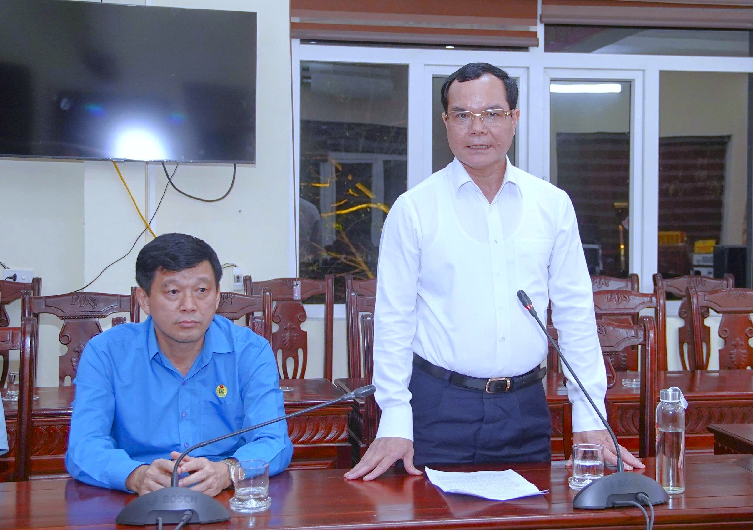 Tổng LĐLĐ Việt Nam hỗ trợ tỉnh Nghệ An 500 triệu đồng khắc phục hậu quả bão số 10