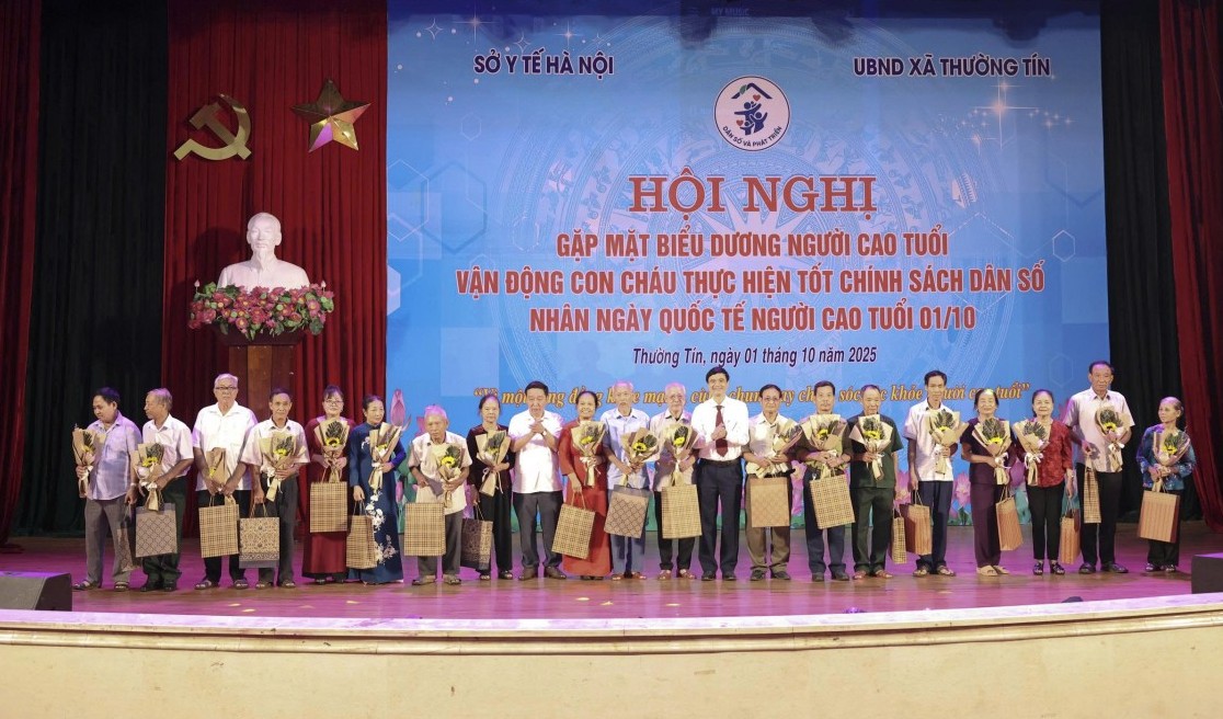 Hà Nội biểu dương người cao tuổi có thành tích vận động con cháu thực hiện tốt chính sách dân số
