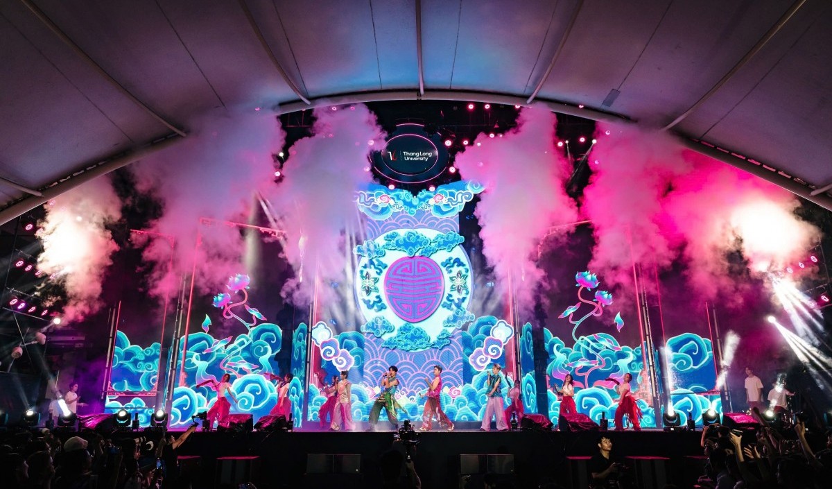 Bùng nổ đêm nhạc hội Uni-Stellar chào tân sinh viên K38 Trường Đại học Thăng Long