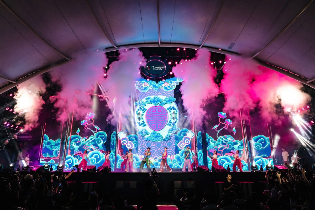 Bùng nổ đêm nhạc hội Uni-Stellar chào tân sinh viên K38 Trường Đại học Thăng Long