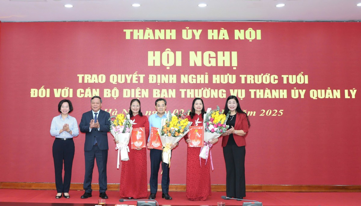 Công bố Quyết định của Thành ủy Hà Nội về công tác cán bộ tại MTTQ Việt Nam thành phố Công bố Quyết định của Thành ủy Hà Nội về công tác cán bộ tại MTTQ Việt Nam thành phố