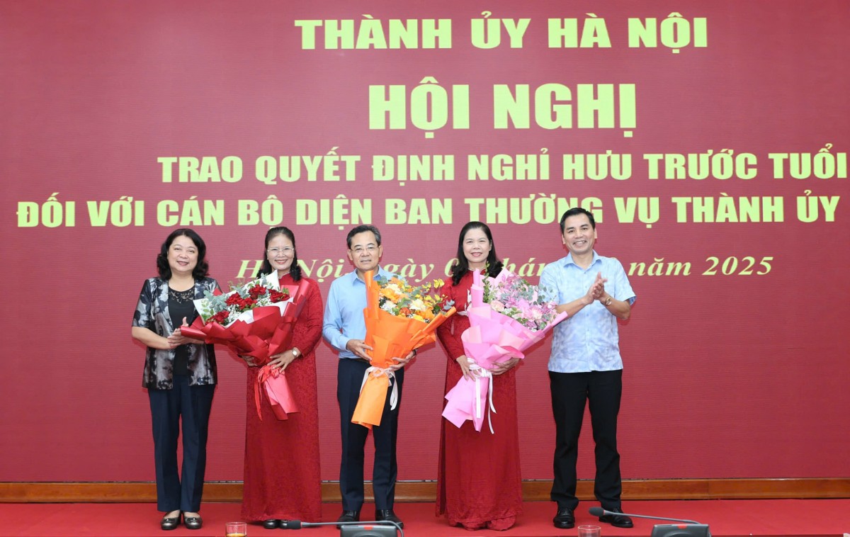 Công bố Quyết định của Thành ủy Hà Nội về công tác cán bộ tại MTTQ Việt Nam thành phố Công bố Quyết định của Thành ủy Hà Nội về công tác cán bộ tại MTTQ Việt Nam thành phố