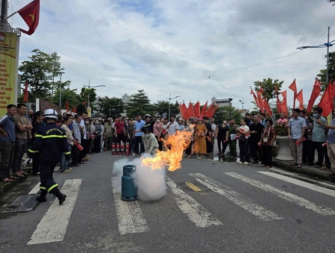 Lan tỏa phong trào toàn dân tham gia phòng cháy chữa cháy Lan tỏa phong trào toàn dân tham gia phòng cháy chữa cháy