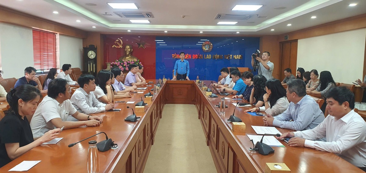 Cơ quan Tổng Liên đoàn Lao động Việt Nam phát động ủng hộ đồng bào vùng bão lũ